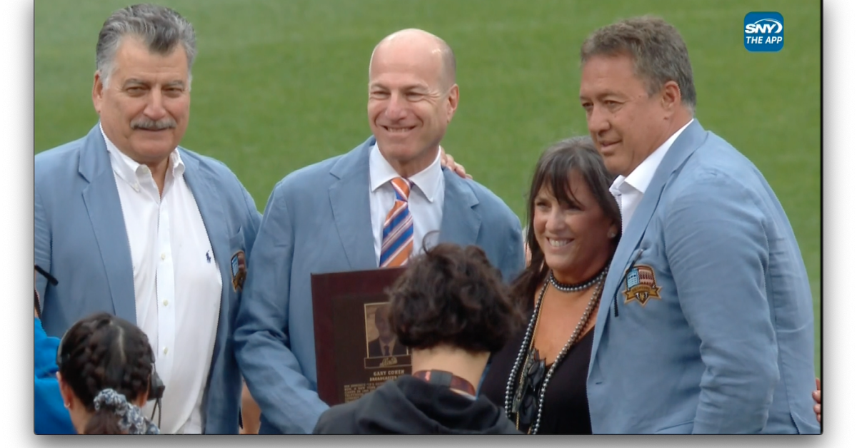 The New York Mets induct players and broadcasters into the Hall of Fame